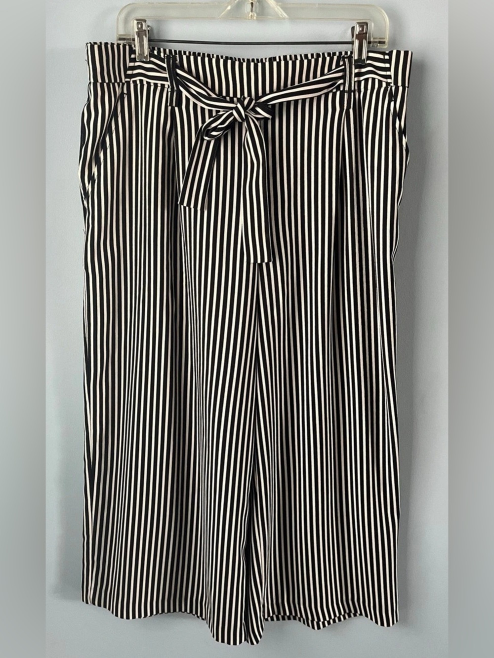 Jasmine & Juliana Black/White Striped Wide Leg Cropped Pants Pockets Size 12